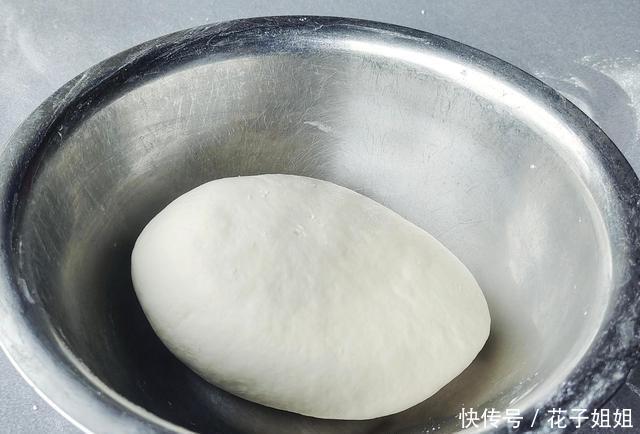 教你做|早餐还在买教你做萝卜素馅包子,面皮白胖软乎,馅料鲜美不出汤