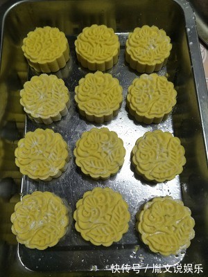 好吃|南瓜最新做法，不煎不炸还不煮，做出来筋道十足，太好吃了