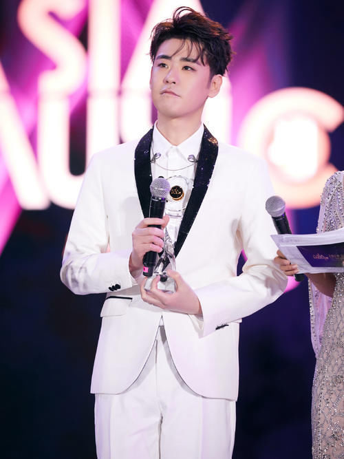 师兄弟频繁上综艺时却少见岳云鹏身影,岳云鹏是真的不火了么