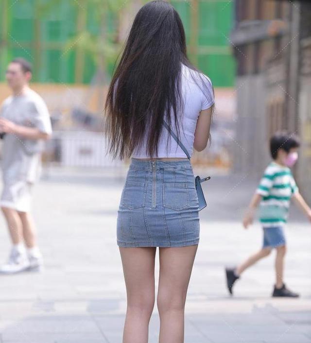 塑形|丰润紧致的连衣裙美女，休闲塑形又耐看，遮肉显瘦