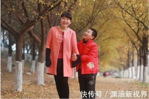 要求|不要拒绝孩子的三个“要求”,父母的“小气”会毁了孩子