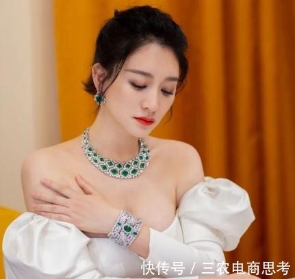 有色&李小冉戴翡翠温婉娴静、典雅大方!翡翠作为饰品究竟能有多优秀!