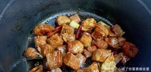 春末遇到此菜别手软,堪称植物“美白丸”,常吃晒黑的皮肤也白了