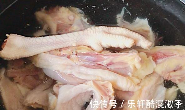 天气转凉,多给家人喝这汤,食材丰富营养好,补血益气,安稳入秋