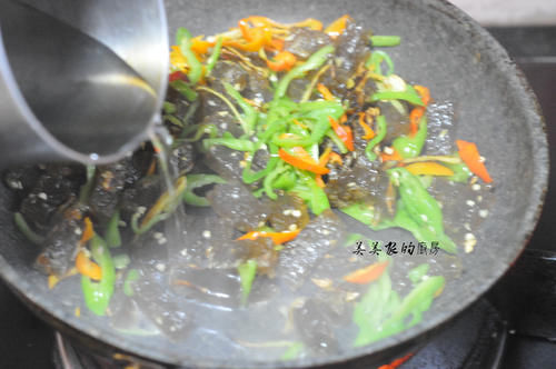 家家|湖南人最爱这一口!冬天家家都要做,比红烧肉解馋,吃一次忘不了!