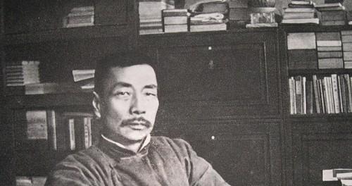 学无术@郭沫若写4字怼鲁迅,鲁迅用5字回怼,把郭沫若形容得太贴切