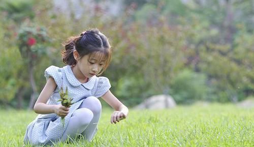 求知欲|孩子从小有这3个特征,说明智力发育好,长大后更容易有出息!