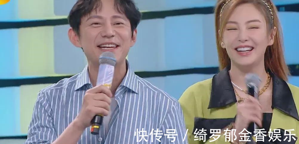 劃水|《快本》張雨綺劃水被抓包,站何炅身邊發(fā)呆,才上四期就學(xué)謝娜!