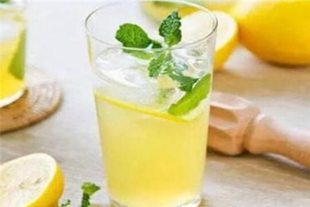 柠檬片泡水的五大功效