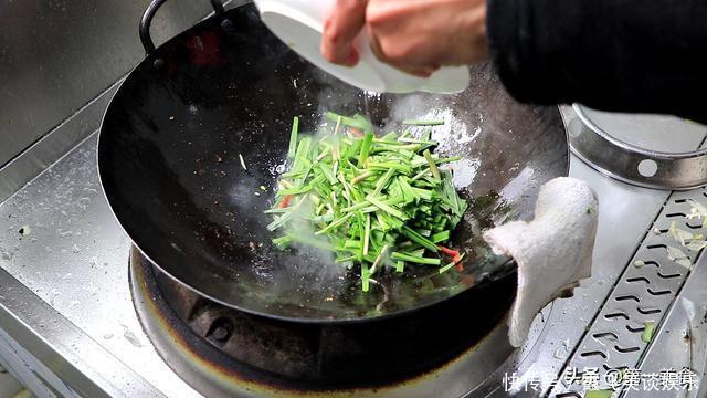 韭菜这样做，比炒鸡蛋还下饭，营养美味又解馋，简单又省力