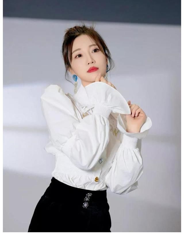 腿精本精張純燁！這樣的主持人明星都要靠邊站