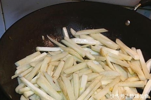 冬季我家最常吃的一道菜,隔三差五就做一回,每次吃精光还不过瘾