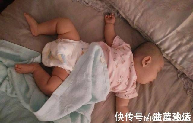 孩子|“我家宝宝累了才睡”，朋友觉得不对劲，送医检查后妈妈方才后悔