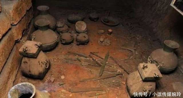 地宫|包拯究竟是不是清官?挖开包拯墓后,专家发现盗墓贼留下8个字