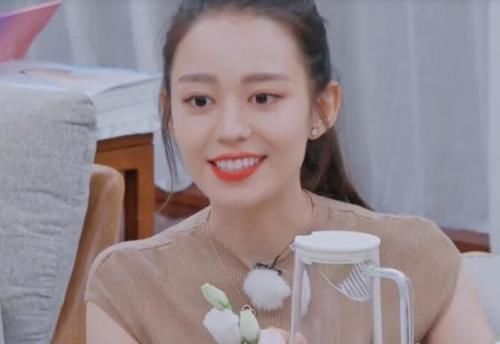 一旁|胡可张歆艺相邀吃火锅,一旁吉娜吃的饭成亮点,网友难怪她那么瘦