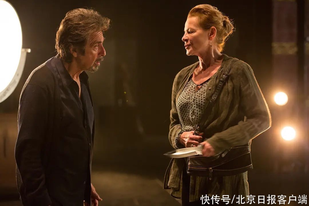 西蒙|《低入尘埃》：巨星和角色的复调低唱