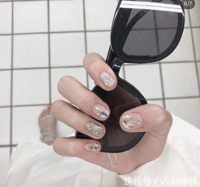 指甲|近期超火的韩系亮片美甲分享,闪闪惹人爱,换上你就是最亮的仔!