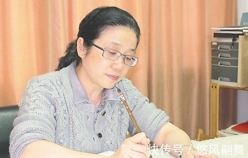 兰亭序@孙晓云书法《香港赋》,书风自然流畅,富有古韵,但是缺点明显?