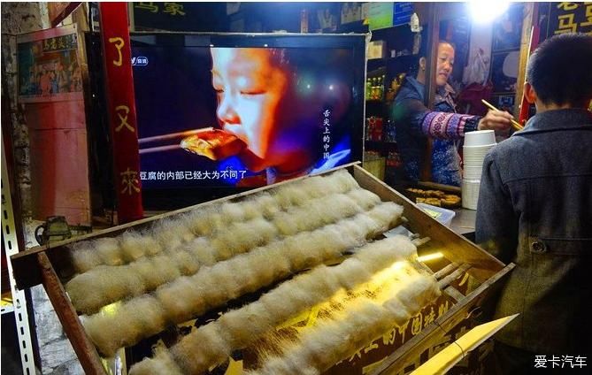  屯溪老街，红红火火