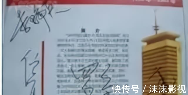 说法度$李瑞英“爬藤体”书法引争议,线条绵软羸弱,网友:字反其人