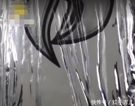  上街|男子制造出真正玻璃制的透明衣服，你敢不敢穿上街呢？