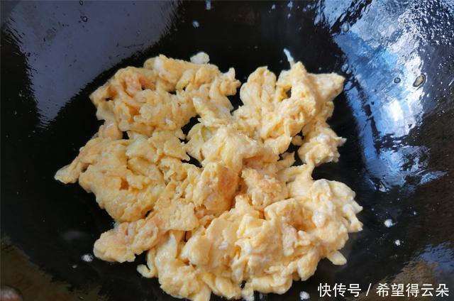 炒面|鸡蛋炒面小技巧,这几步做对了,面条劲道,不粘锅,根根分明清爽