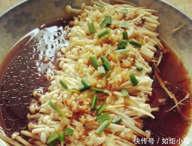 味道|金针菇别只会涮火锅,跟大蒜一起蒸,比吃肉还香,这味道超级棒
