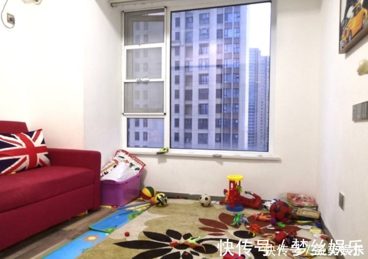 小房间|参观140㎡大婚房,朋友都夸餐边柜有档次,我却更喜欢主卧的飘窗