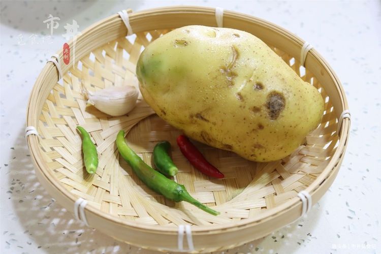 炒土豆丝，掌握放醋时间是关键，搞错的不少，做对了随便炒也好吃
