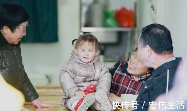 乳头|宝宝哭闹不止,妈妈掀开衣服后瞬间爆炸:原来是奶奶做了“手脚”