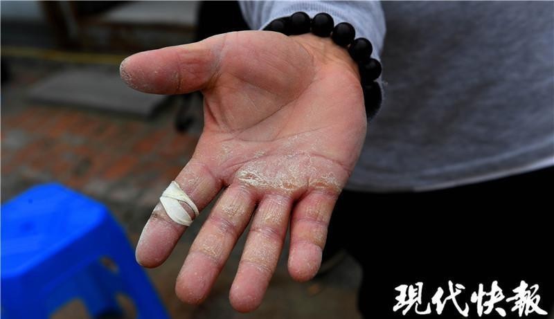 殷巷石锁|上下翻飞、花样百出,百斤石锁在76岁传承人手中“轻飘飘”