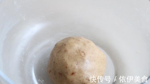 换种口味做烧饼，外酥里嫩咸中带甜，放凉了更好吃