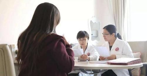 产后健身操|最霸气产妇走红,顺产完直接走回病房,网友将军凯旋