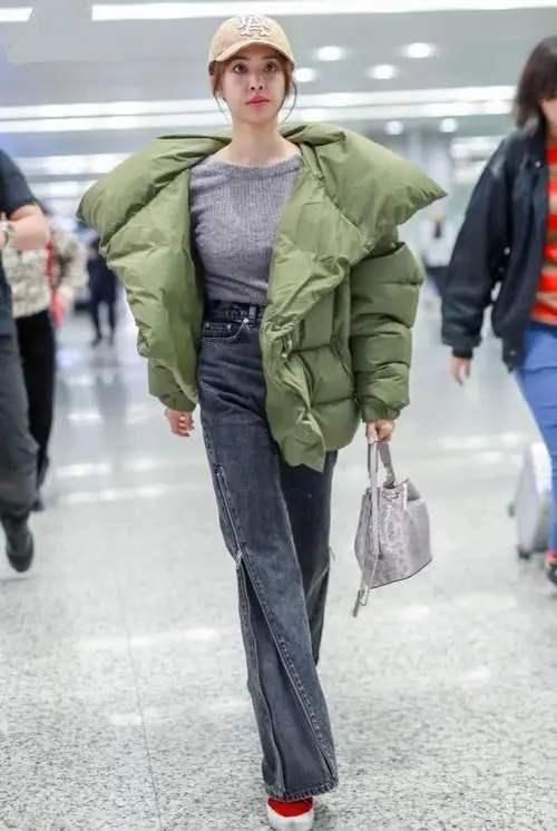  搭配|最近火了一件外套，叫“立领羽绒服”，时髦保暖又气质，照穿就美