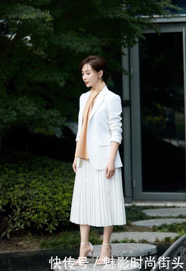 不易|奶油色搭配服饰,好驾驭不易出错,再搭配其他风格的单品展现更多时尚美