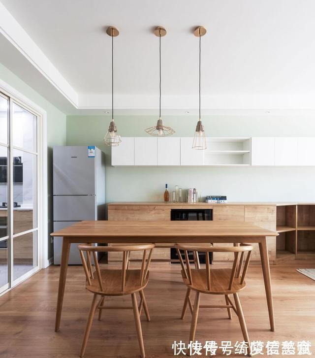 装修|客厅不要沙发,墙面不做造型,越简单的装修,反而越清爽实用