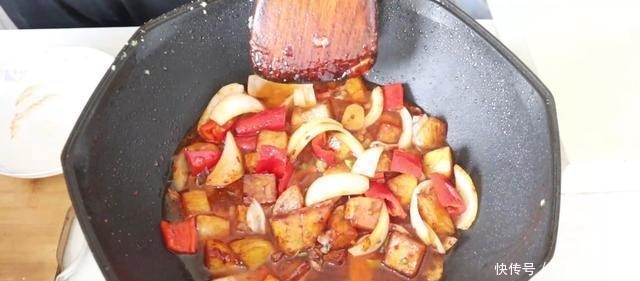 土豆从来没这样吃过,加一个茄子,比吃红烧肉还香,上桌就被扫光