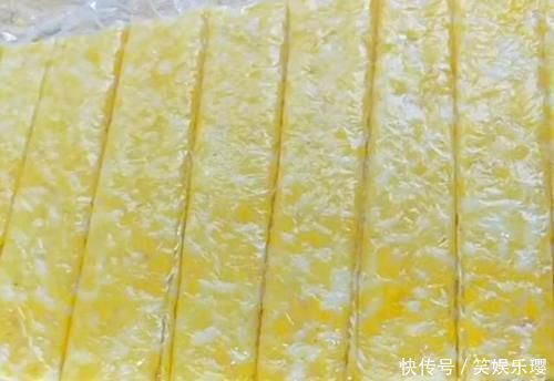 搅拌均匀|剩米饭里加1个鸡蛋，不用蒸不用炒，一擀一切，出锅孩子就抢吃光