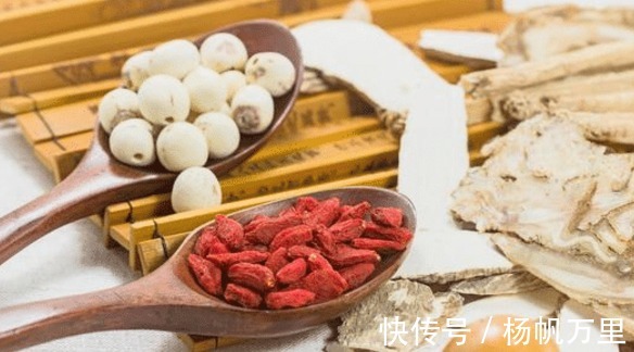 性生活|男人睡前“生嚼”5粒枸杞, 坚持半月, 可能3件“好事”悄悄光临!