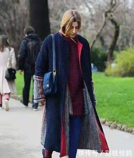 钱包君 买鞋不如多买几双袜子,“露袜子”才是今年最火穿法,时髦显腿长