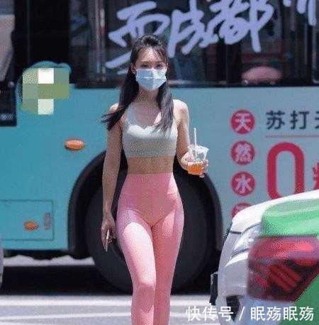 减龄 打底裤的打扮气质减龄又洋气,尽显极致女人魅力,展现个人魅力!