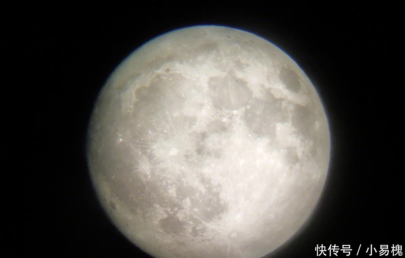 只好|网友调侃小米8实拍图假的自己都受不了,只好删了