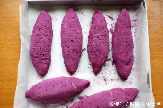 它长得像紫薯,但却不是紫薯,软乎香甜好解馋,用来当早餐很合适