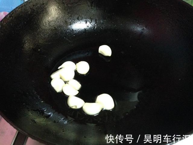 蒜瓣|菜名:蒜子烧木耳,味道诱人,营养够丰富