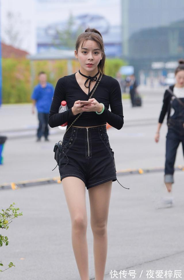 毛衣|气质出众的打底裤搭配，个性耐看值得借鉴，简约休闲