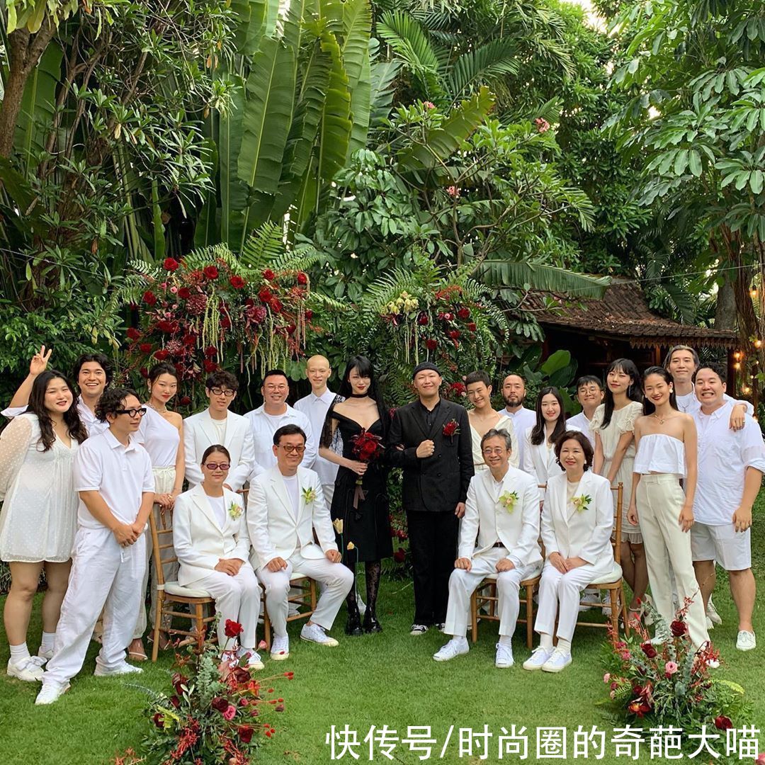 婚礼|繁琐的婚纱不再流行,吊带裙西装造型深受新娘喜爱,简单优雅