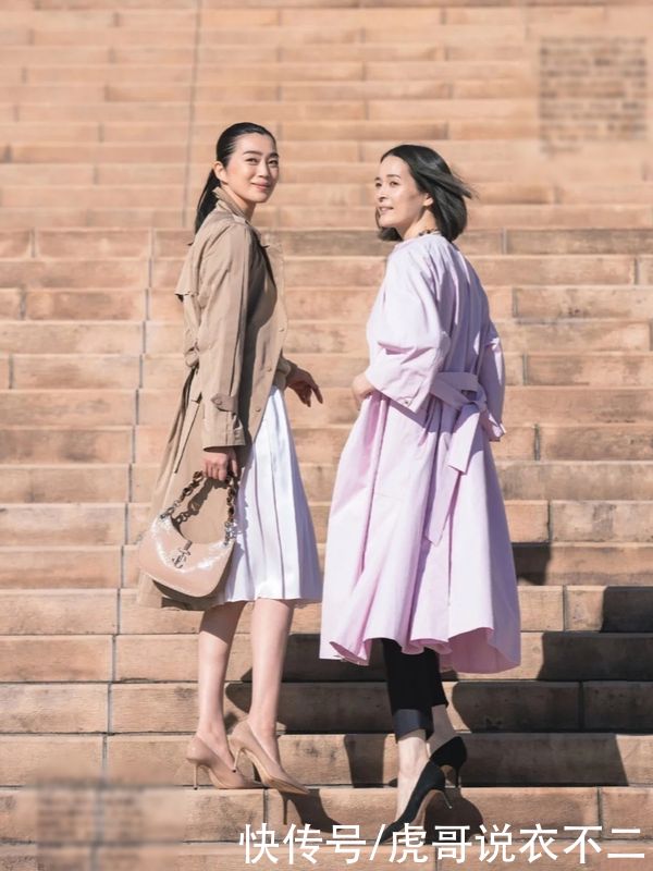 年过40的女人别总穿黑白灰，学会粉色系搭配，巧妙减龄提气质