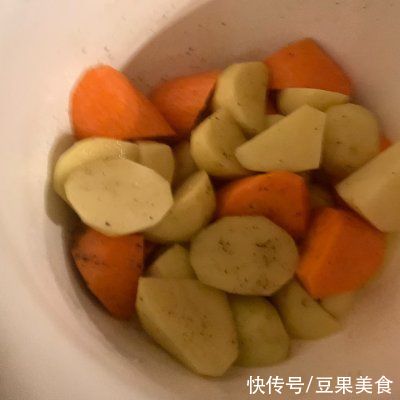 胡萝卜|0难度的感恩节餐桌主角～烤火鸡，好吃到停不下来