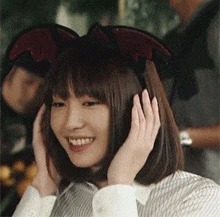 |搞笑GIF:姑娘 你这一字马厉害了 把旁边的小哥都吓跑了