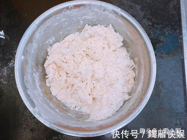 这个太好吃,不是馒头,不是花卷,却兼有两种口感,你也试试!